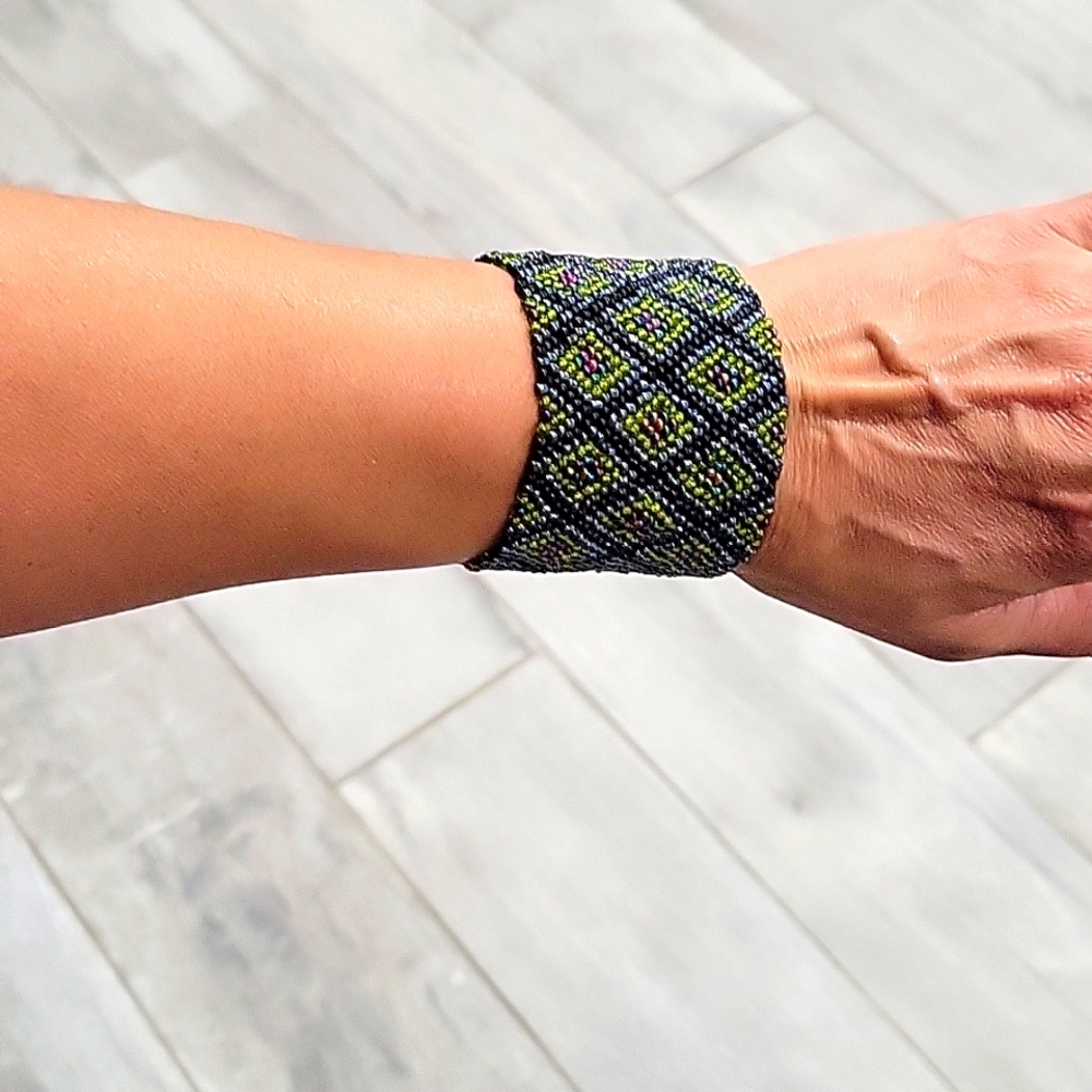 Lilly fashion beaded bracelet black and green